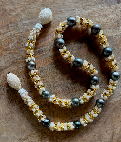 NIIHAU MOMI + TAHITIAN PEARL LEI (28 INCH)