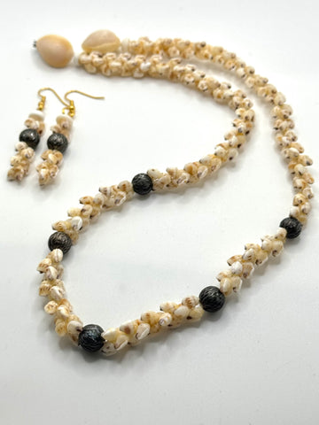 NIIHAU AND CARVED TAHITIAN PEARL NECKLACE + EARRING SET (22”)